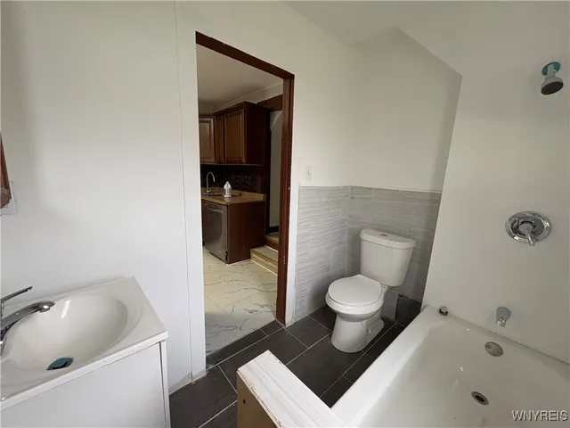 $1,300 | 143 Reo Avenue, Buffalo, NY 14211