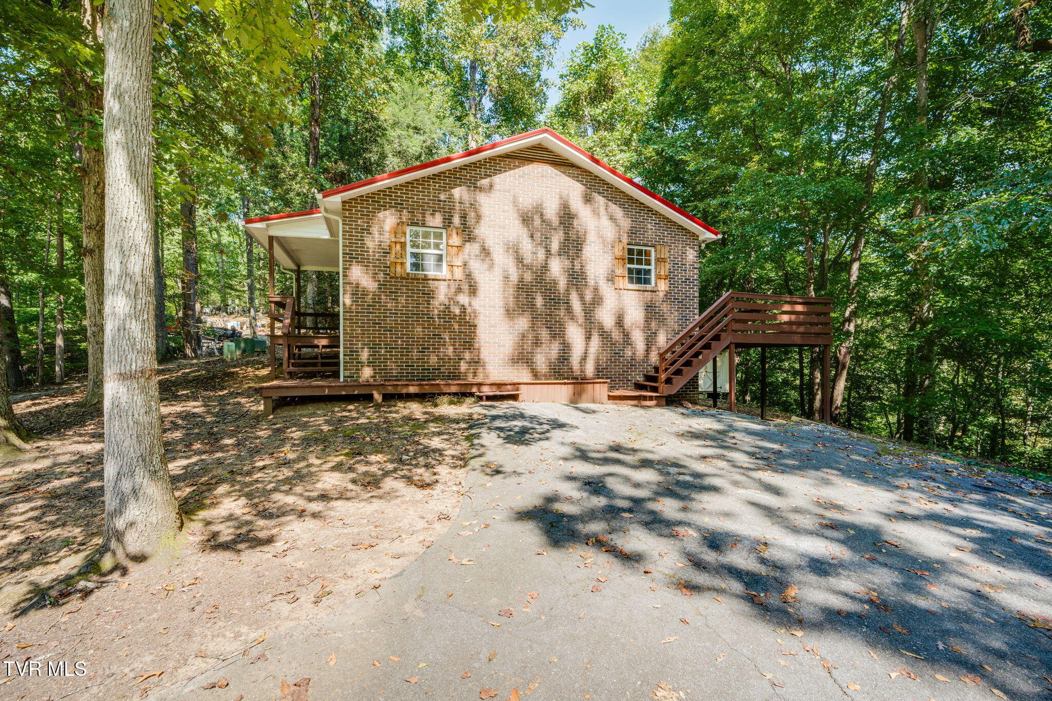 290 Ridge Hill Road Bristol, TN 37620 - Photo 18 of 31 018