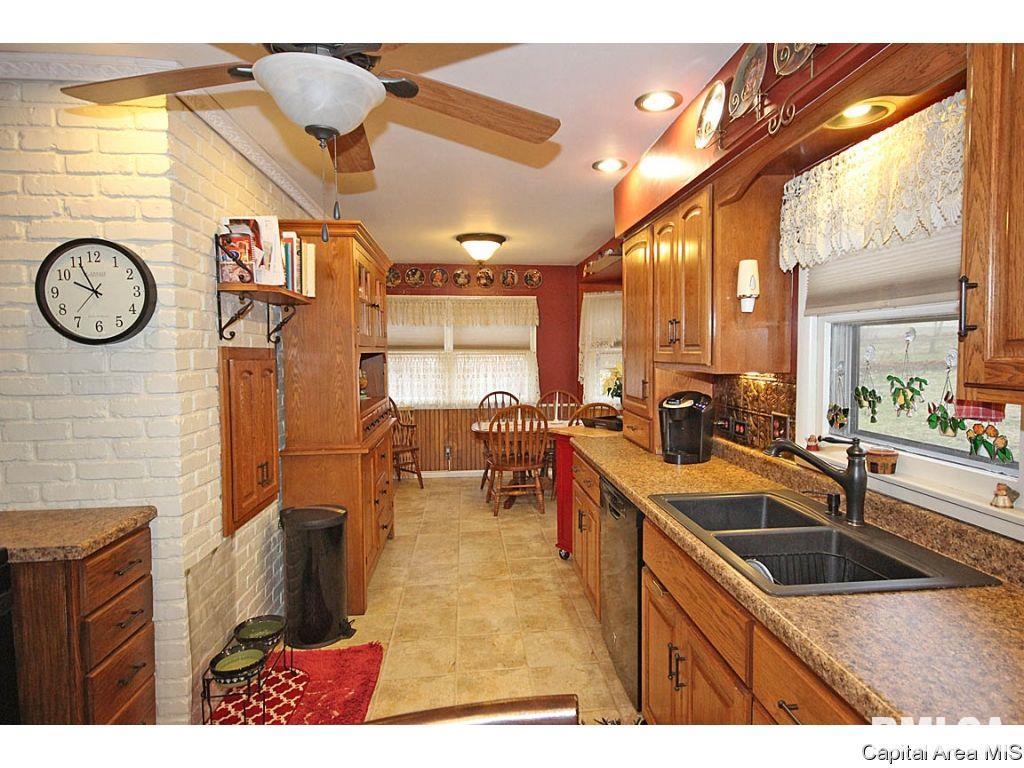 28 Arabian Spur Springfield, IL 62702 - Photo 7 of 36
