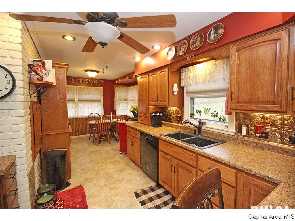 28 Arabian Spur Springfield, IL 62702 - Photo 8 of 36