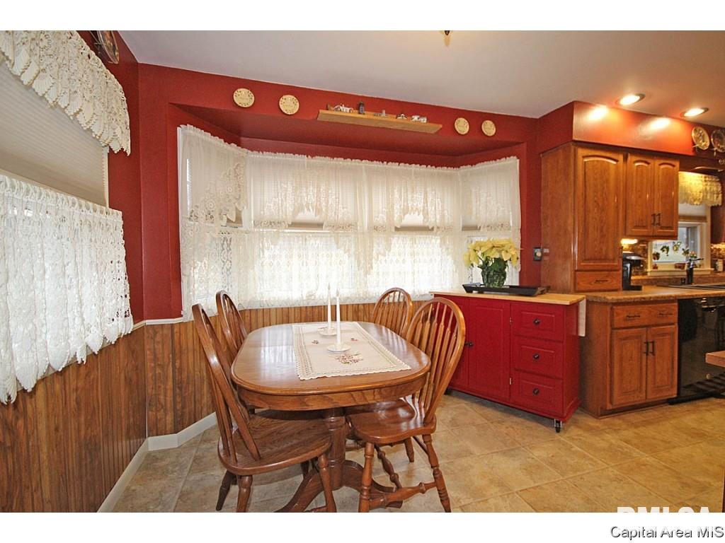 28 Arabian Spur Springfield, IL 62702 - Photo 10 of 36