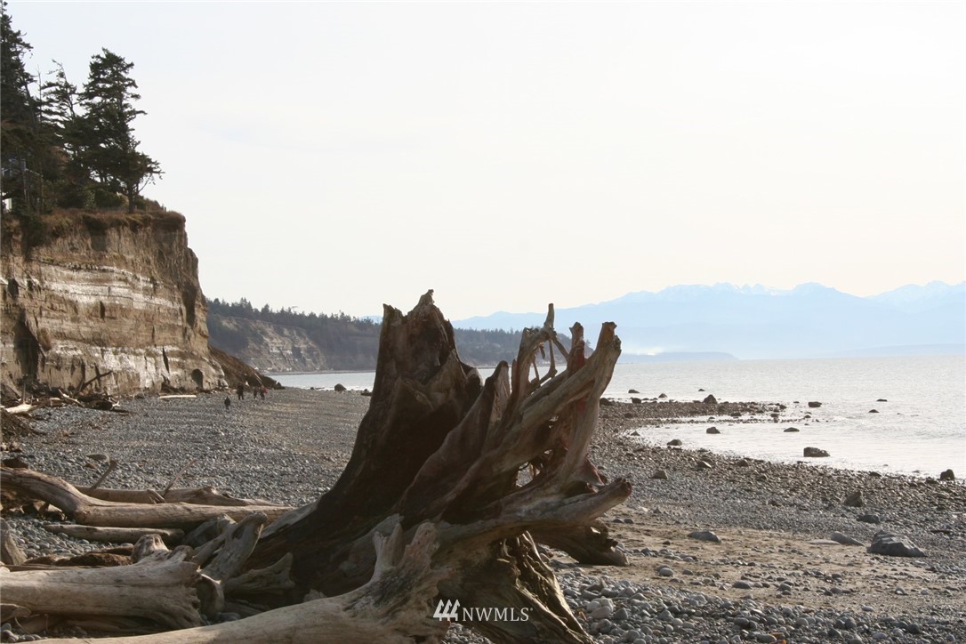 2152 West Beach Road Oak Harbor, WA 98277 - Photo 6 of 7 Gallery Image 6