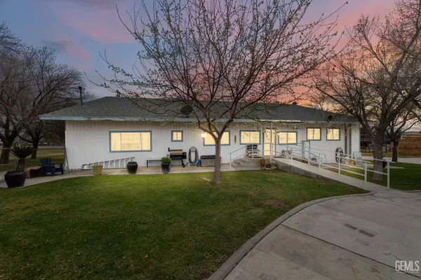 a view of a house with a yard