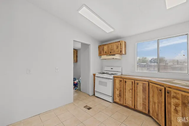 $639,900 | Undisclosed Address, Taft, CA 93268