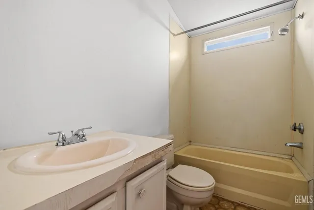 $639,900 | Undisclosed Address, Taft, CA 93268