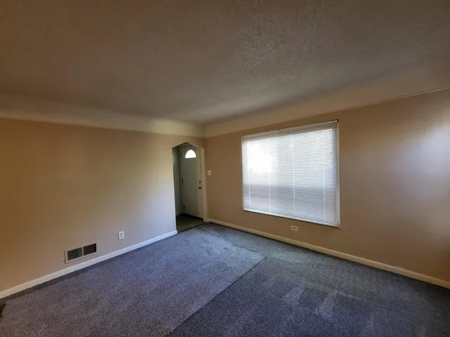 $185,000 | 21145 Frazer Avenue, Southfield, MI 48075