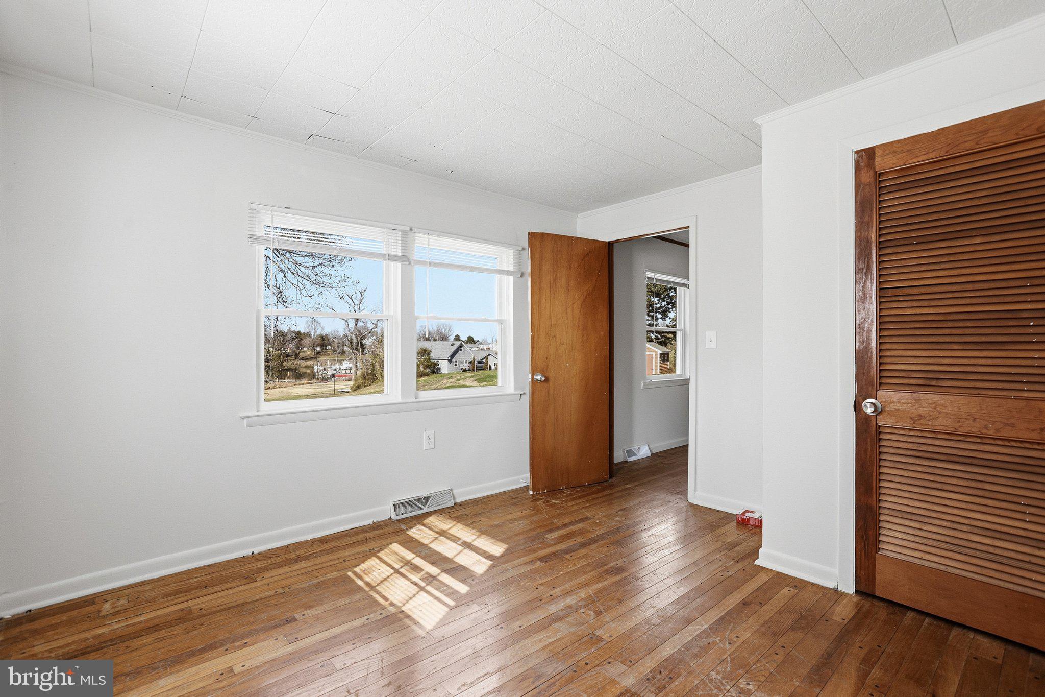20287 Ridge Road Colonial Beach, VA 22443 - Photo 16 of 21 Bright and airy room with scenic views.