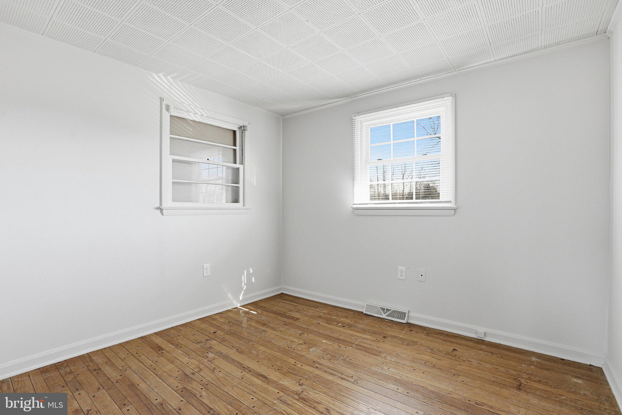 20287 Ridge Road Colonial Beach, VA 22443 - Photo 17 of 21 Bright and airy blank canvas room.