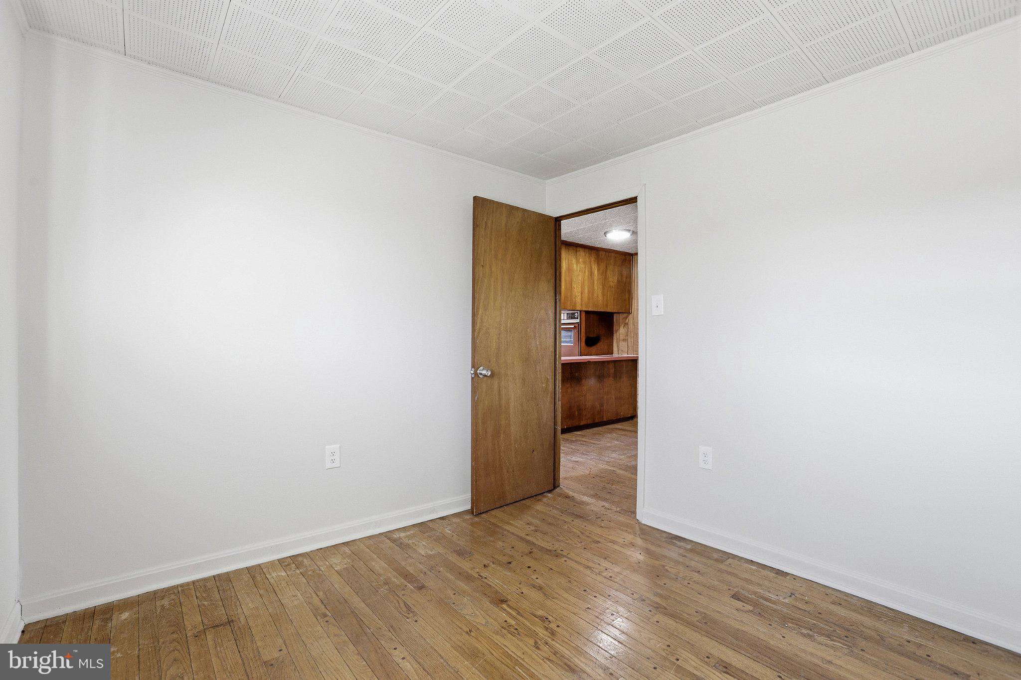 20287 Ridge Road Colonial Beach, VA 22443 - Photo 18 of 21 Bright and inviting entryway space.