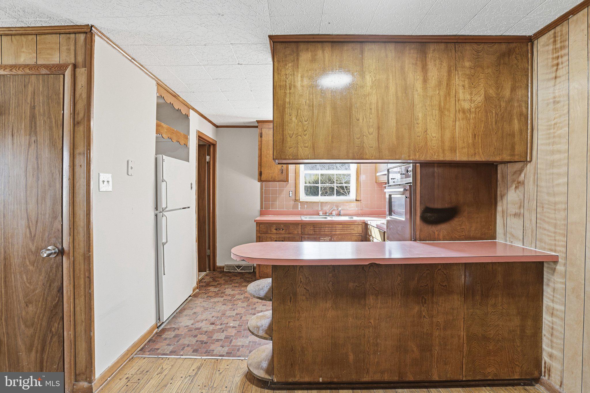 20287 Ridge Road Colonial Beach, VA 22443 - Photo 10 of 21 Charming kitchen with vintage appeal.