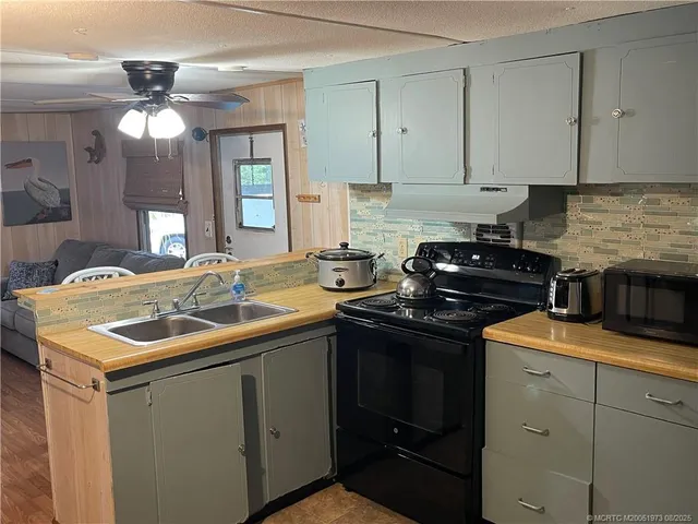 $65,000 | 5400 Southeast Jack Avenue, Unit N20, Stuart, FL 34997