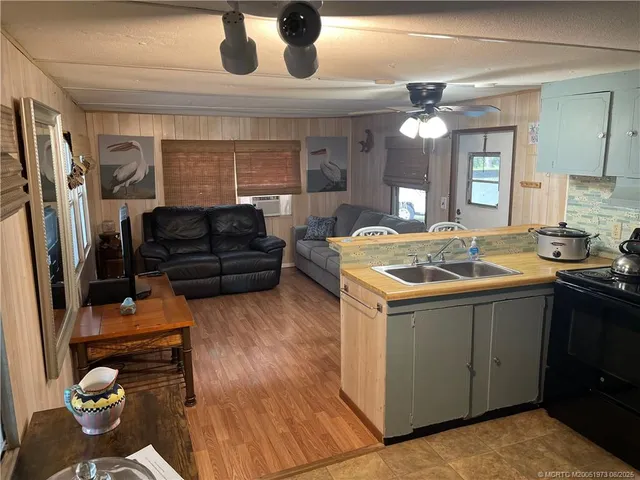 $65,000 | 5400 Southeast Jack Avenue, Unit N20, Stuart, FL 34997