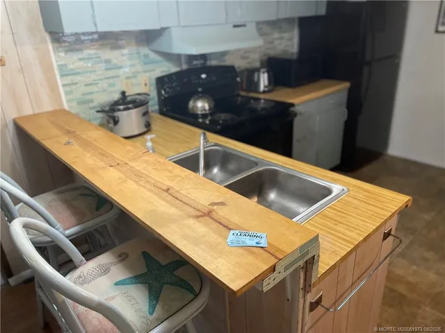 $65,000 | 5400 Southeast Jack Avenue, Unit N20, Stuart, FL 34997