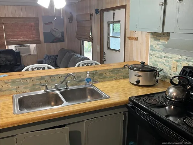 $65,000 | 5400 Southeast Jack Avenue, Unit N20, Stuart, FL 34997