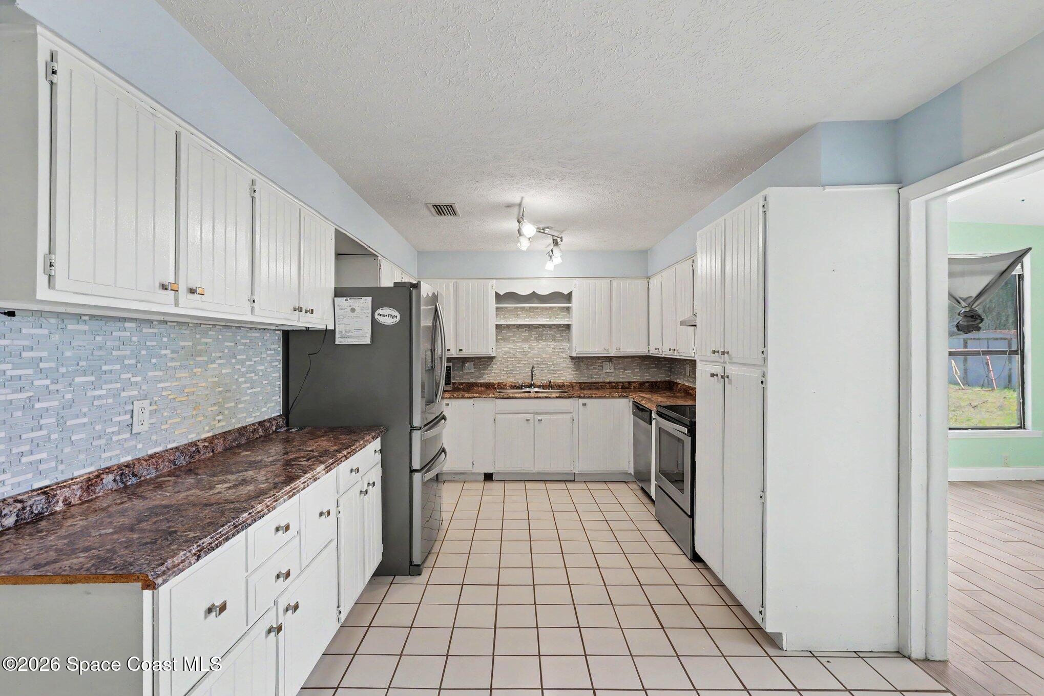 953 Cherokee Road Southeast Palm Bay, FL 32909 - Photo 12 of 33 008_file_5737