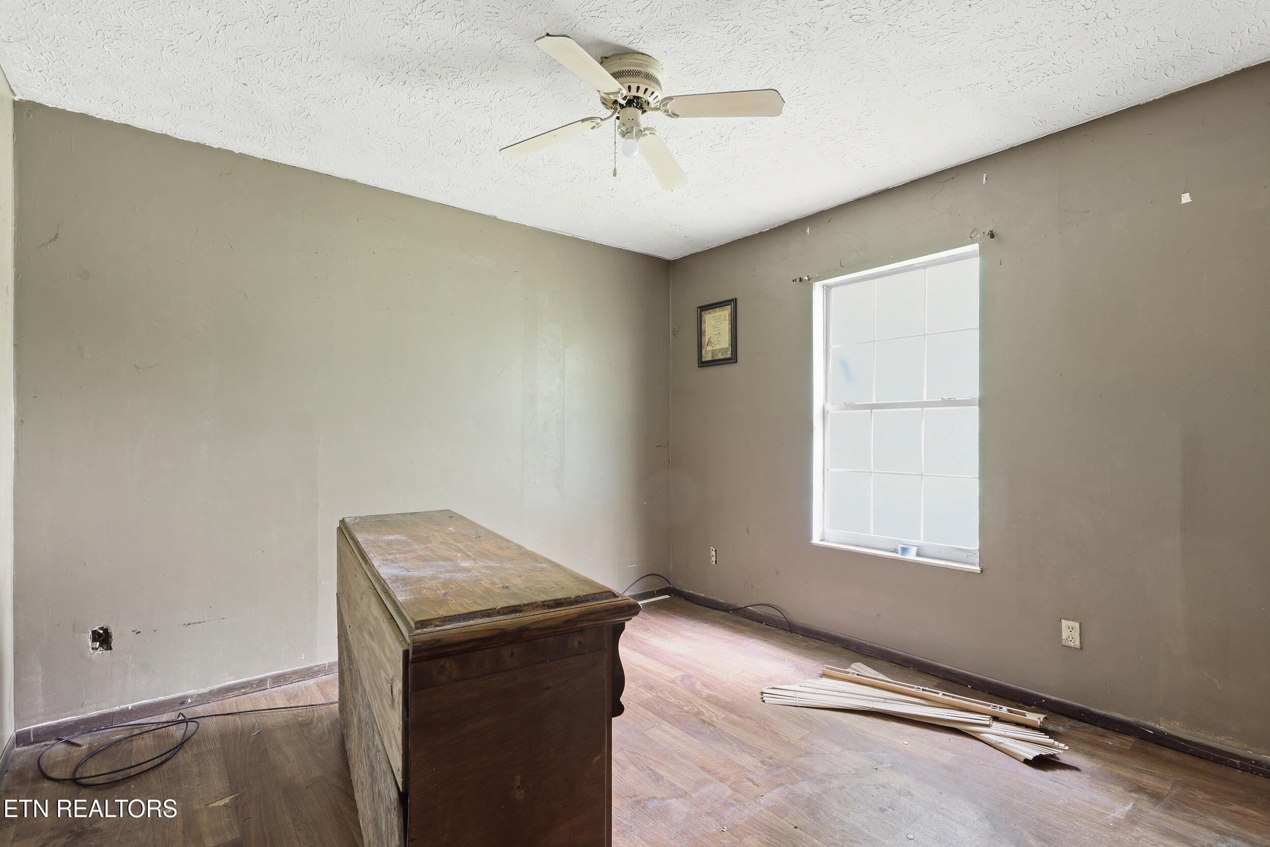809 East Rhoten Street Jefferson City, TN 37760 - Photo 11 of 22 21_809_e_rhoten_st_0037