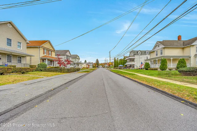 a view of an house with swimming pool and yard