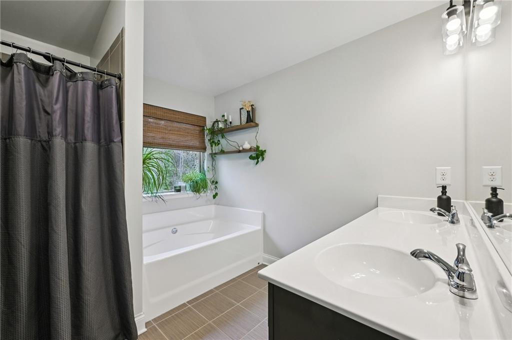 2358 Boulder Road Southeast Atlanta, GA 30316 - Photo 17 of 28 a bathroom with a sink and a bathtub