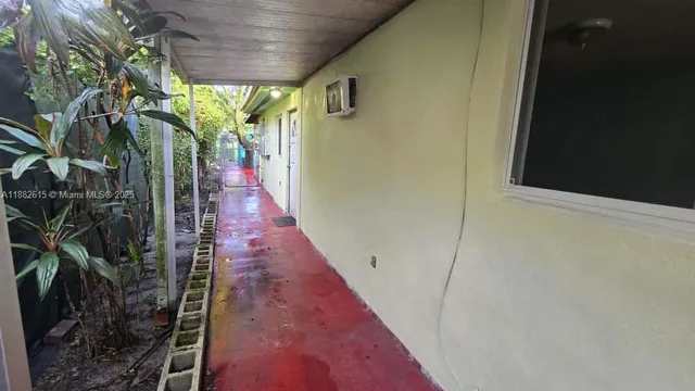 a view of a house with backyard and a garden