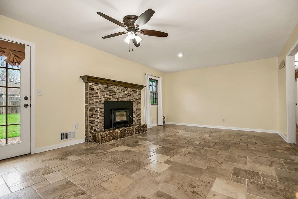 319 Southeast Ridgeview Drive Lee's Summit, MO 64063 - Photo 24 of 38