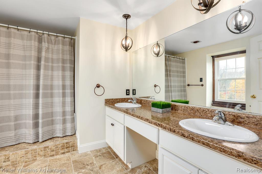 229 Aintree Road Rochester, MI 48306 - Photo 16 of 40