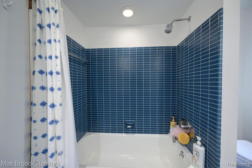 35181 Spring Hill Road Farmington Hills, MI 48331 - Photo 29 of 36