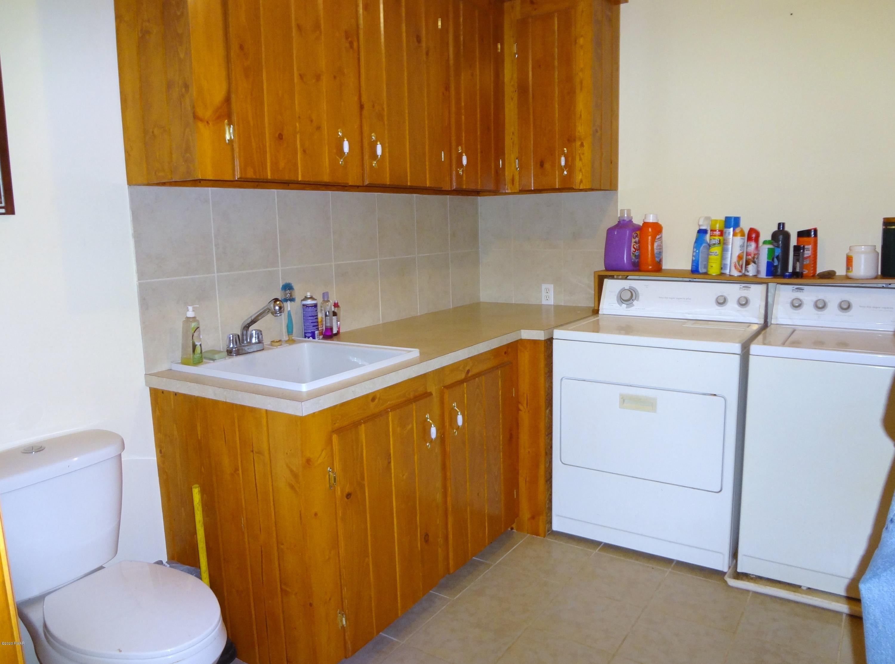 176 Huckleberry Road Newfoundland, PA 18445 - Photo 13 of 31 Half Bath / Laundry Room