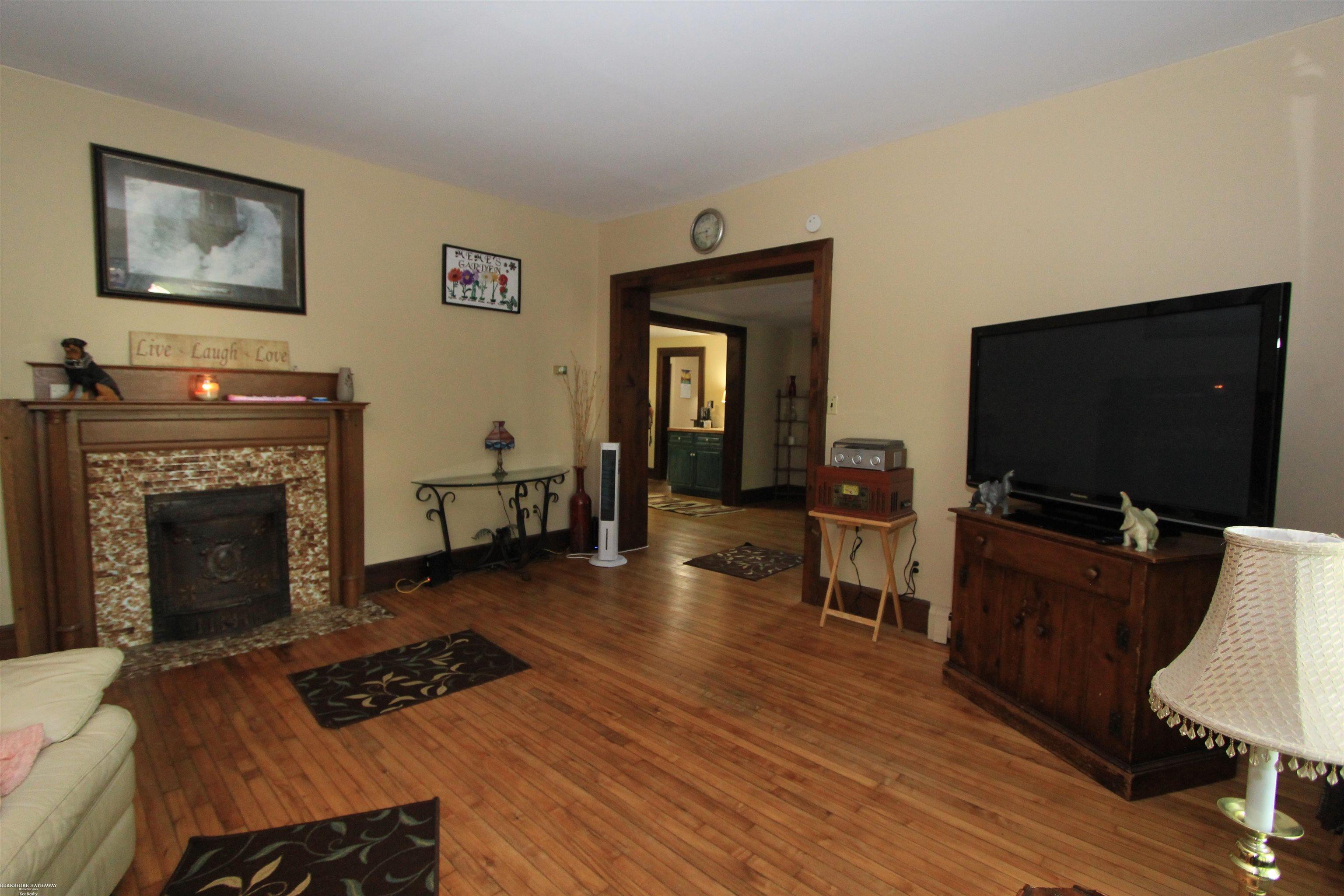 6831 Jefferson Road North Branch, MI 48461 - Photo 11 of 32 50187210-98d50612-f938-4de9-9f4d-e2b07dcdf253.JPG