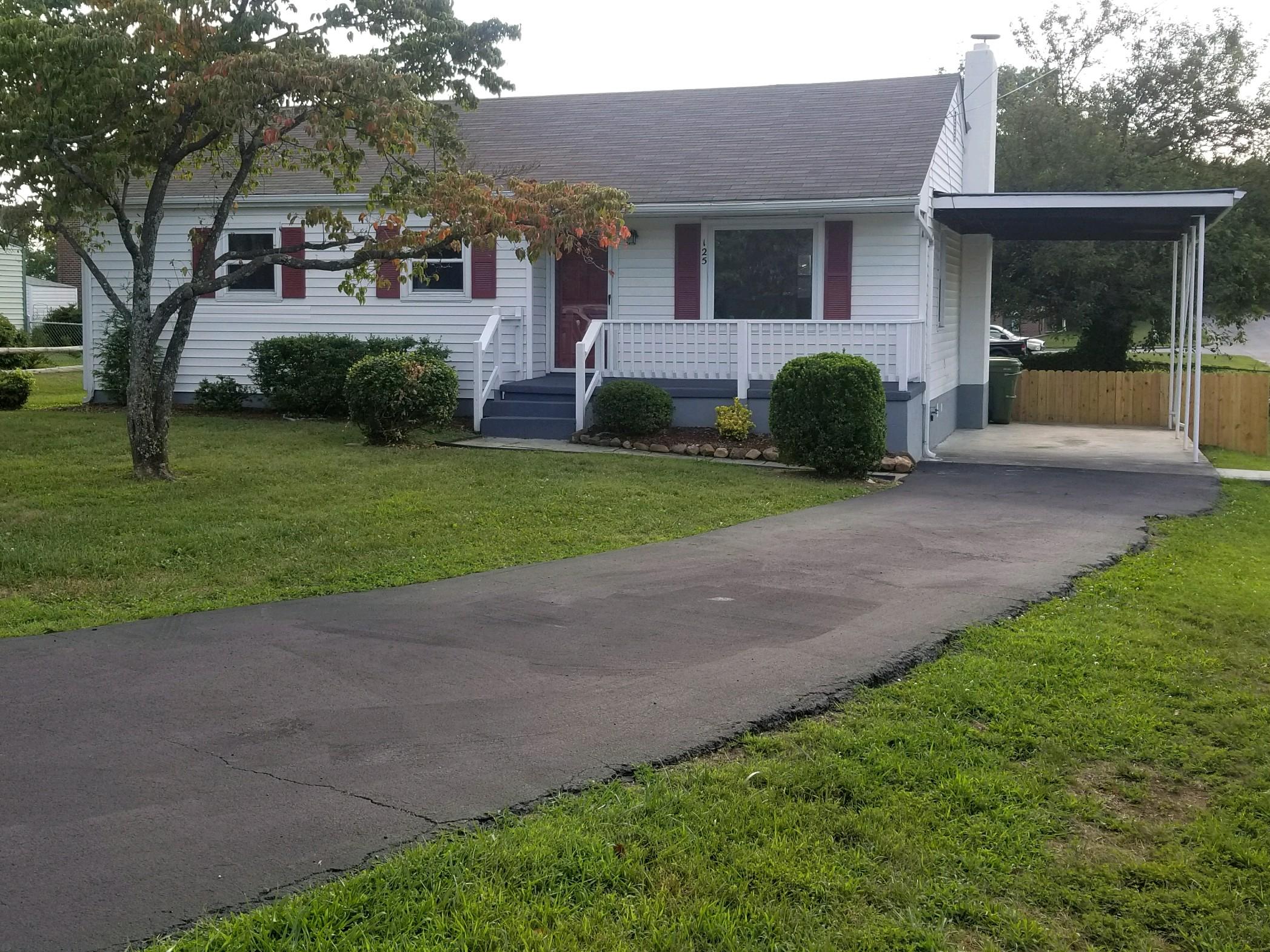 125 Barnett Road Salem, VA 24153 - Photo 3 of 24 125 front and drive