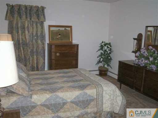 580 Old Post Road Edison, NJ 08817 - Photo 5 of 7 a bedroom with a bed and a potted plant