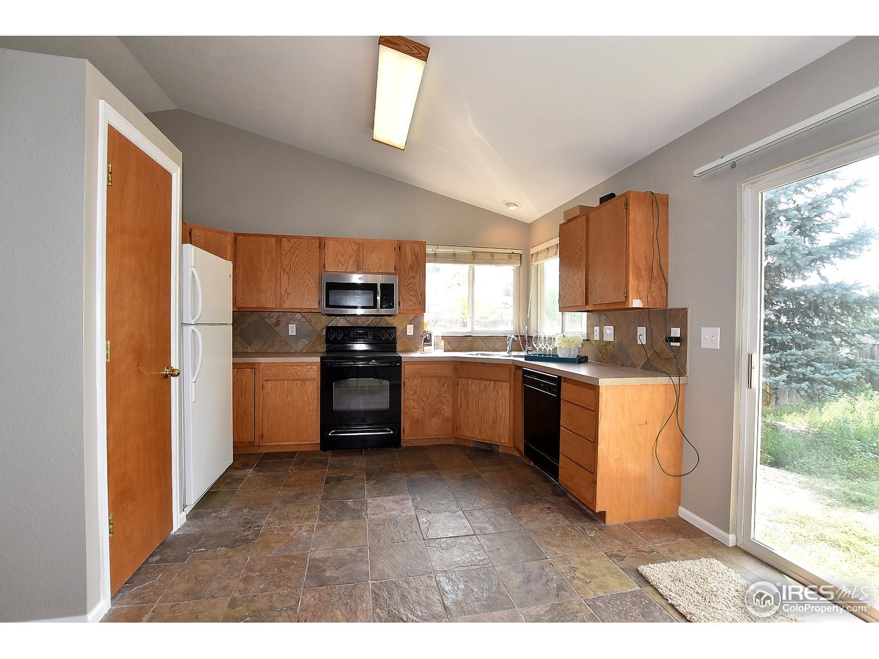 622 East 4th St Road Eaton, CO 80615 - Photo 12 of 40 kitchen