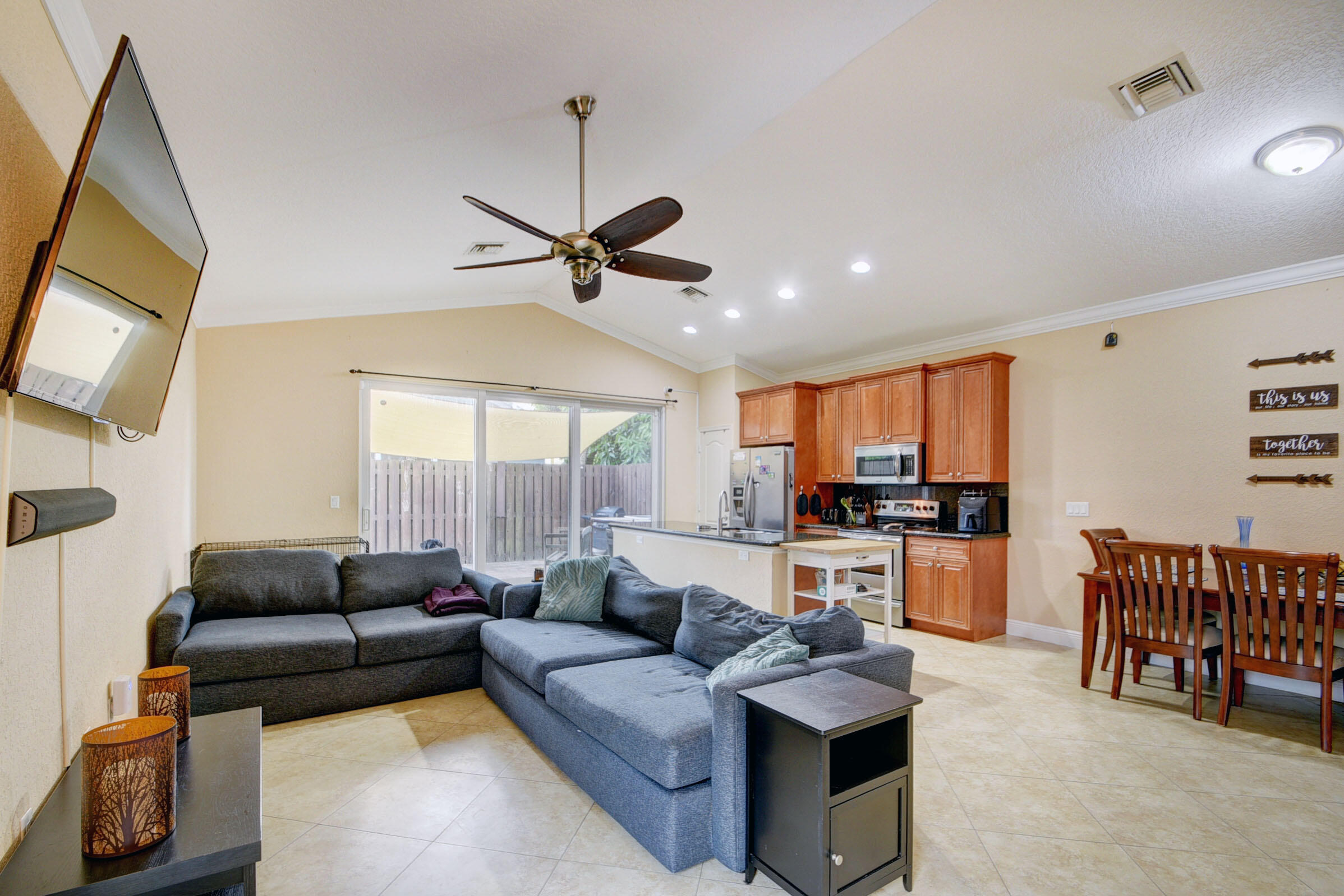 3102 Shelby Way Palm Springs, FL 33461 - Photo 5 of 31 05_house (5)