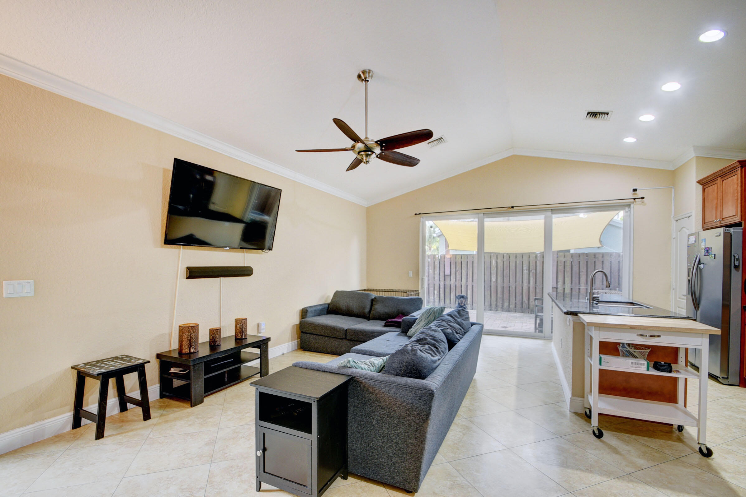 3102 Shelby Way Palm Springs, FL 33461 - Photo 6 of 31 06_house (6)