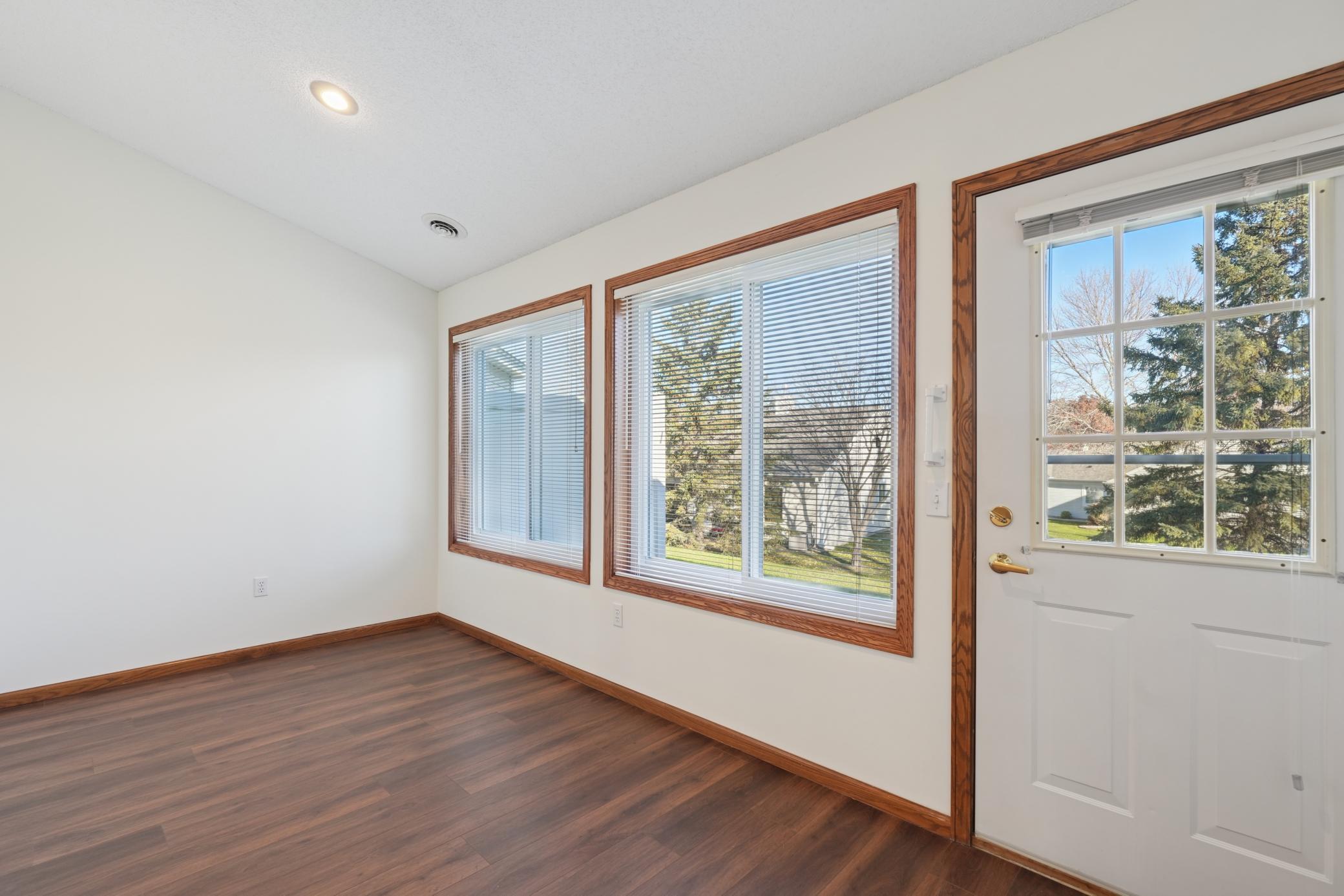 7516 Ojibway Park Road Woodbury, MN 55125 - Photo 2 of 16