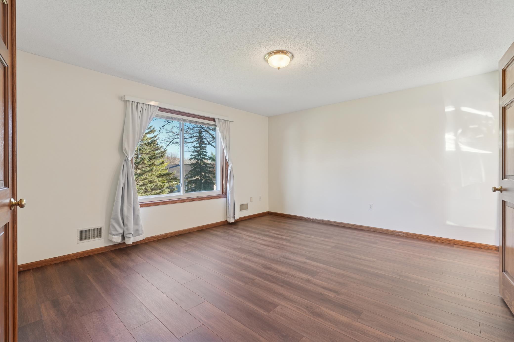 7516 Ojibway Park Road Woodbury, MN 55125 - Photo 5 of 16