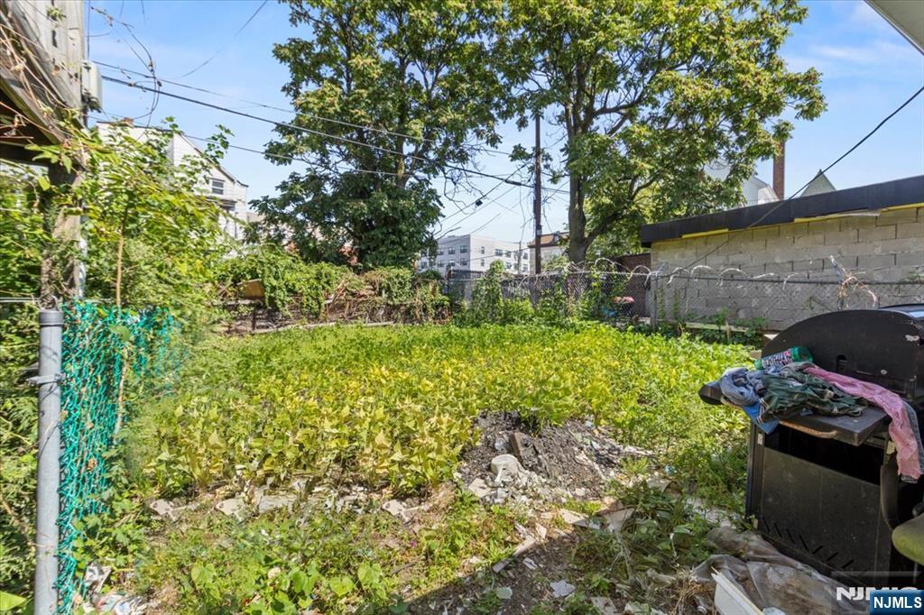 331 Market Street Paterson, NJ 07501 - Photo 5 of 25 a backyard of a house with lots of green space