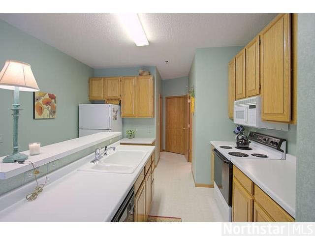 8491 Cortland Road, Unit 114 Eden Prairie, MN 55344 - Photo 6 of 10 Gallery Image 6