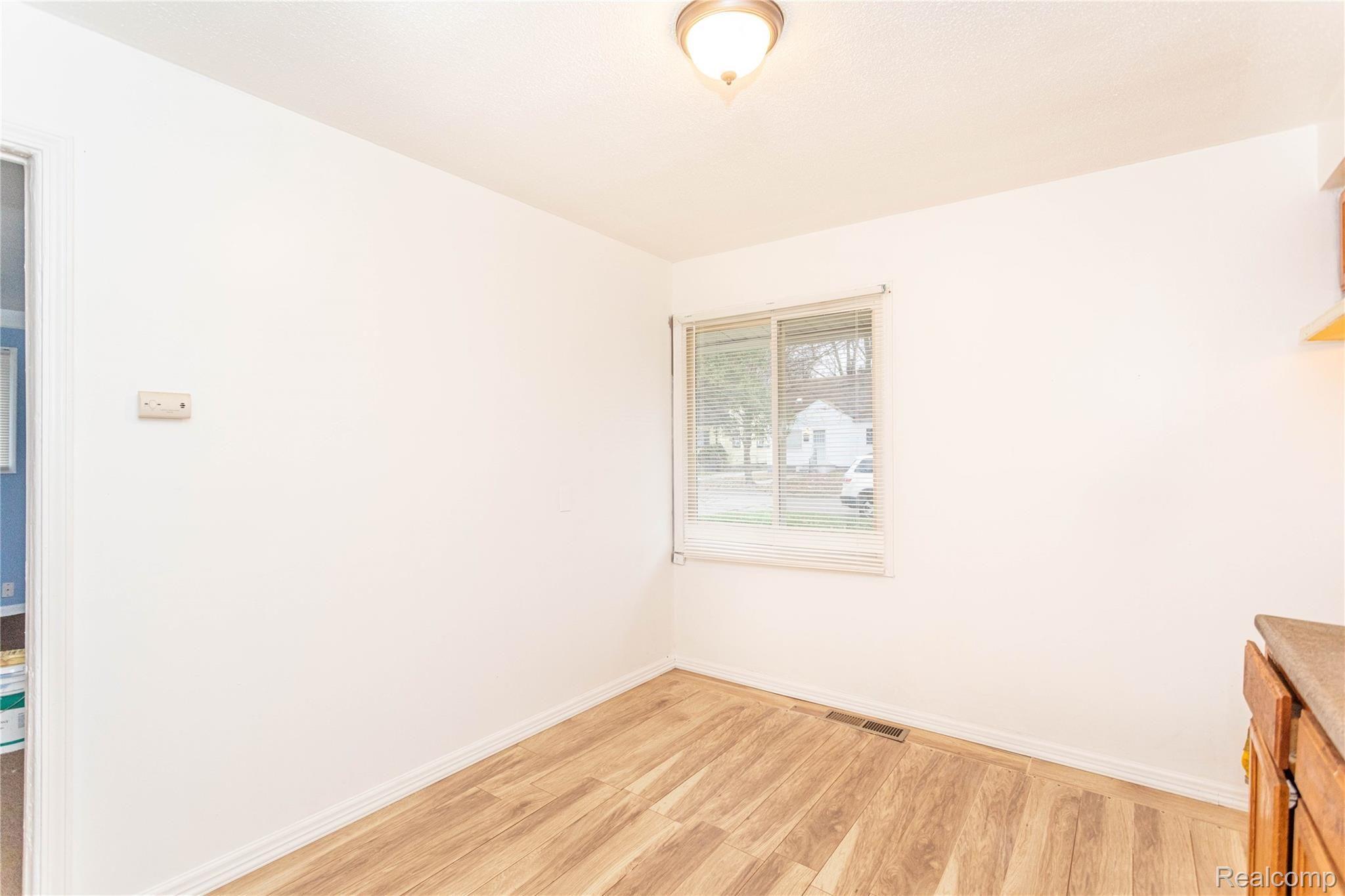 26212 Colgate Street Inkster, MI 48141 - Photo 6 of 17 6C9A8094.jpg