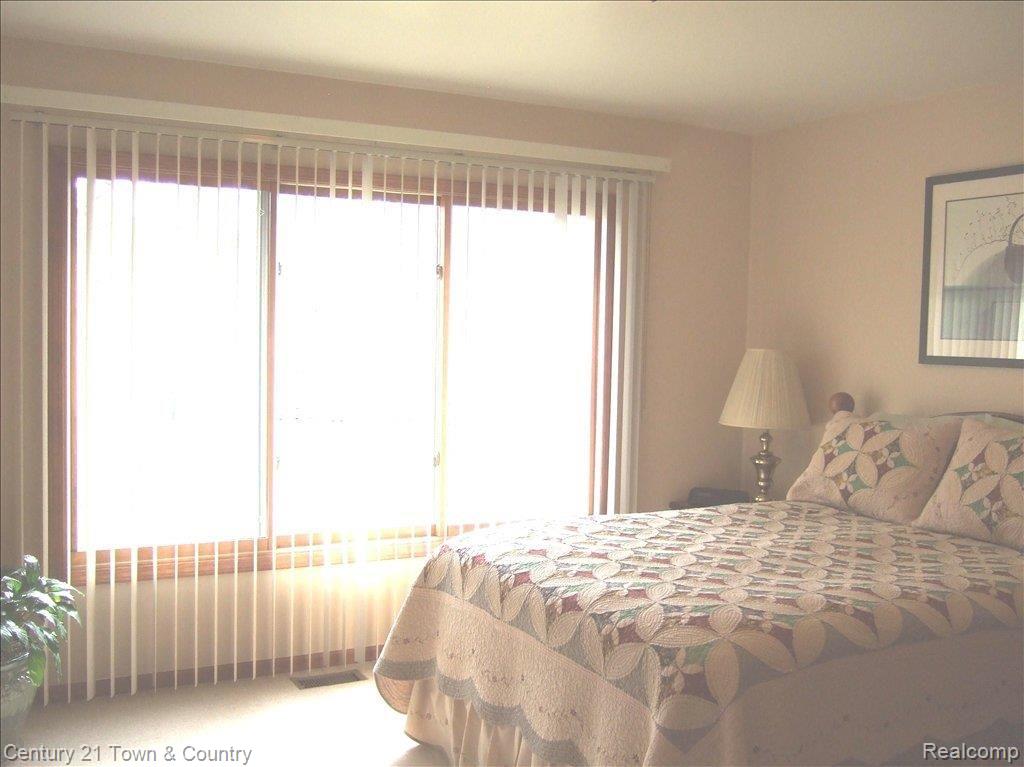 1167 Bembridge Drive Rochester, MI 48307 - Photo 8 of 20 MSTR BEDROOM
