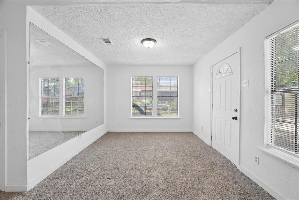 2725 Aster Street Dallas, TX 75211 - Photo 12 of 25