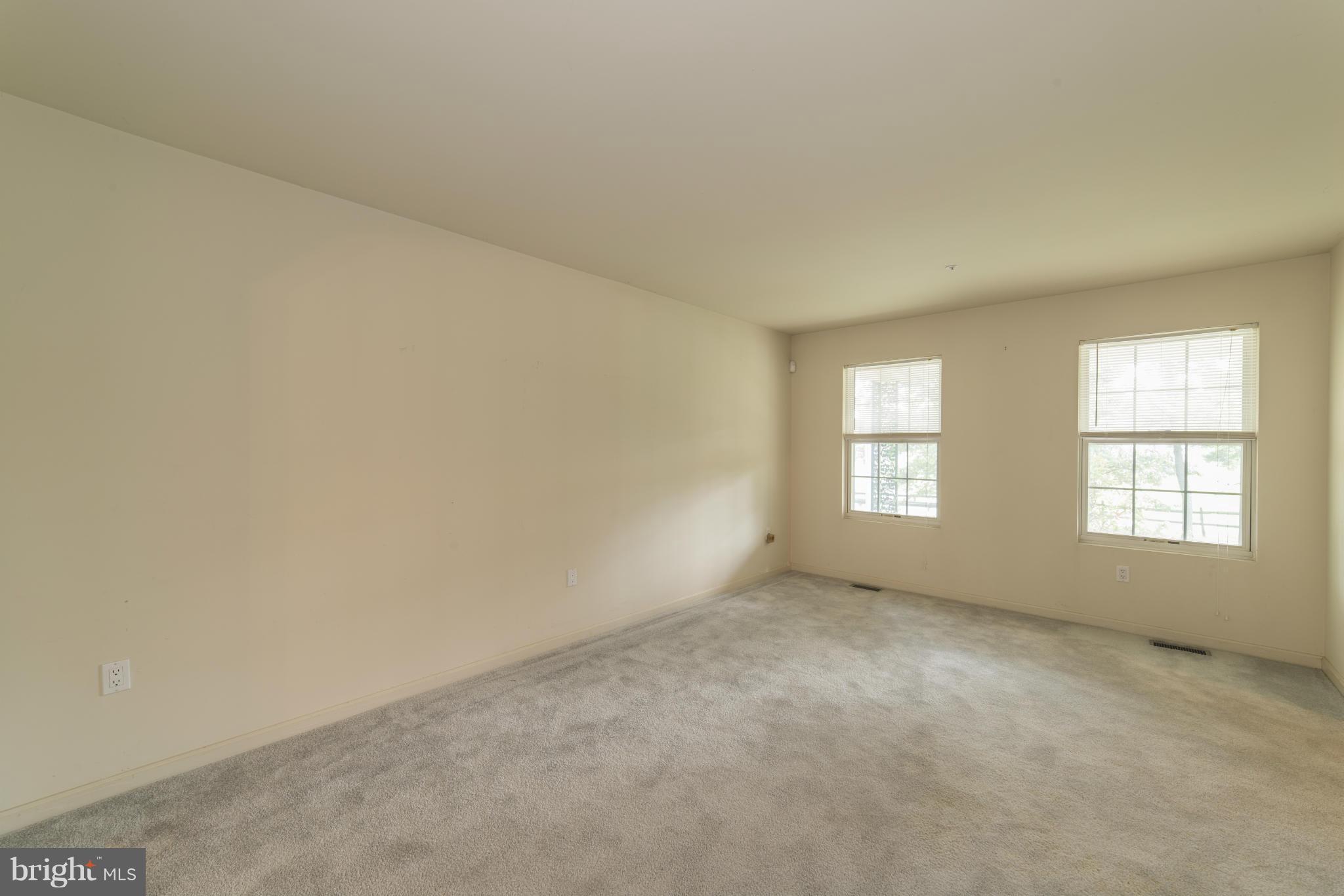 11516 Tippett Road Clinton, MD 20735 - Photo 17 of 30 Living Room