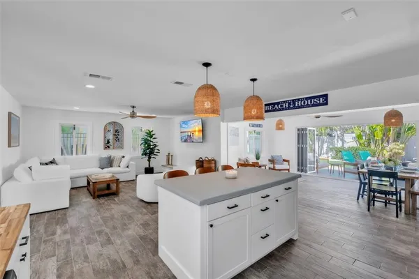 $2,200,000 | 155 Crescent Drive, Anna Maria, FL 34216