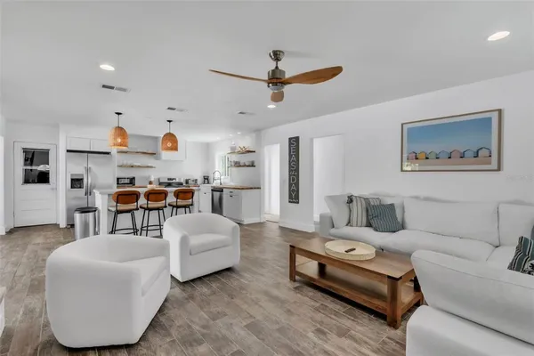 $2,200,000 | 155 Crescent Drive, Anna Maria, FL 34216
