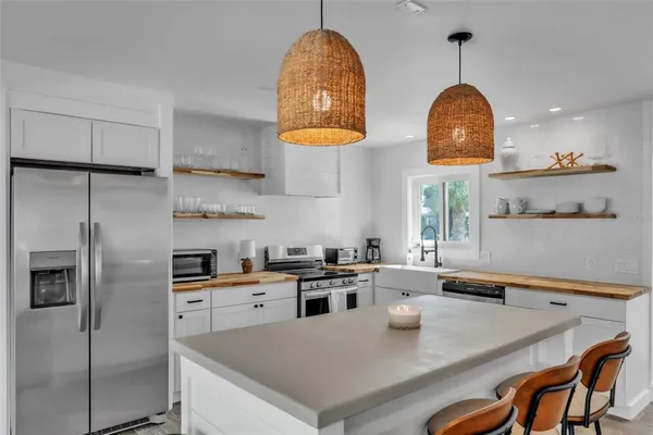 $2,200,000 | 155 Crescent Drive, Anna Maria, FL 34216