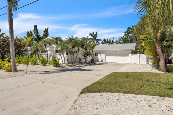 $2,200,000 | 155 Crescent Drive, Anna Maria, FL 34216
