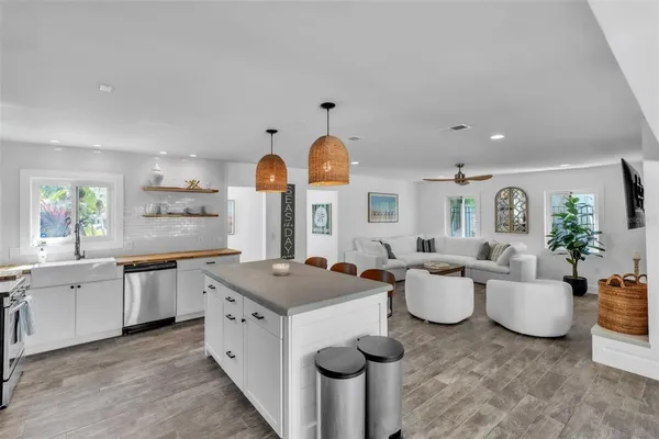 $2,200,000 | 155 Crescent Drive, Anna Maria, FL 34216