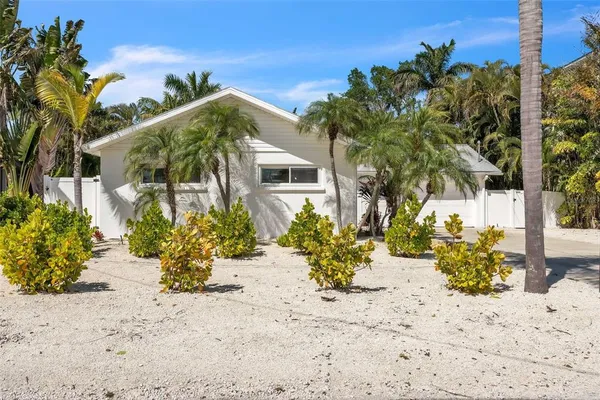 $2,200,000 | 155 Crescent Drive, Anna Maria, FL 34216