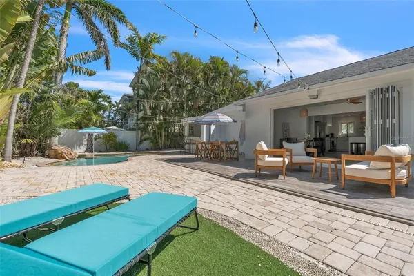 $2,200,000 | 155 Crescent Drive, Anna Maria, FL 34216