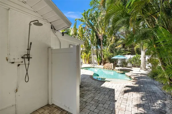 $2,200,000 | 155 Crescent Drive, Anna Maria, FL 34216