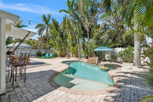 $2,200,000 | 155 Crescent Drive, Anna Maria, FL 34216